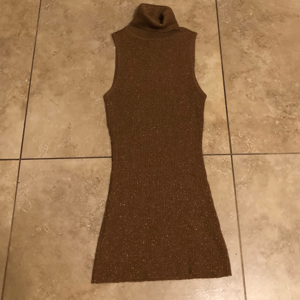 Sleeveless turtleneck WET SEAL